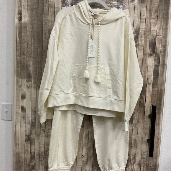 CLEOBELLA IVORY JOGGER SET NWT SIZE LARGE